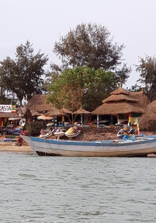 " Le Nid Douillet ", Un Fabuleux Studio, Calme, Cosy Et Bien Climatise Au Centre De Saly Ngoại thất bức ảnh